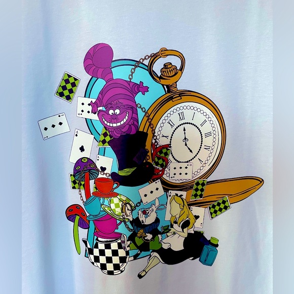 🔥Women’s Alice in Wonderland graphic tee ✨ - Picture 2 of 4